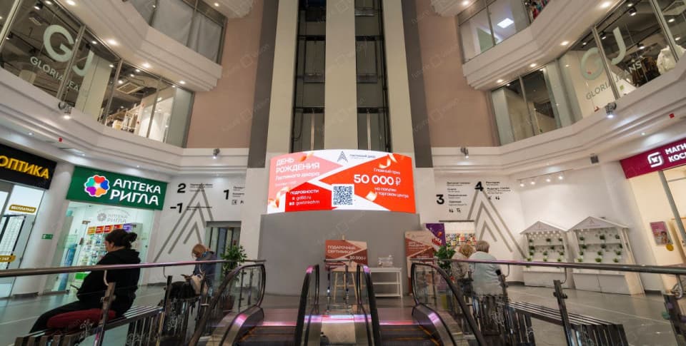 Светодиодный экран на гибких модулях для ТЦ